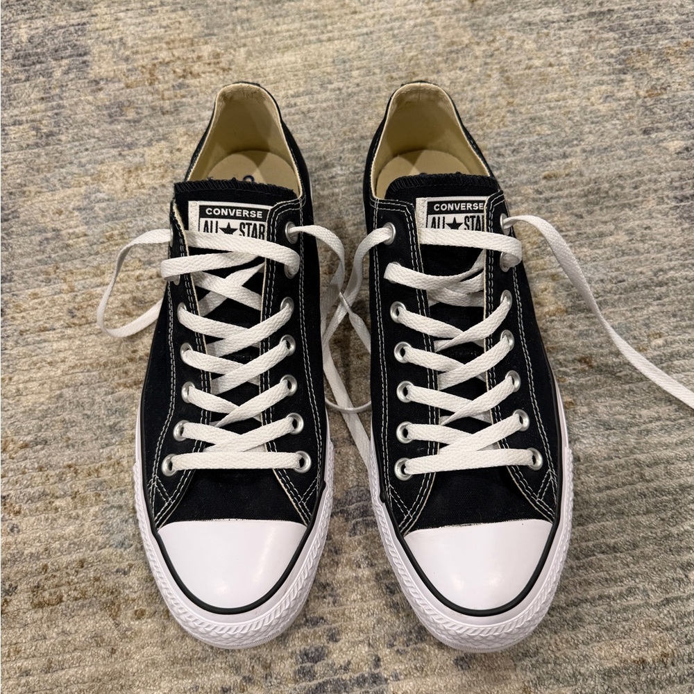 Converse Chuck Taylor All Star in like new condition. Size 11